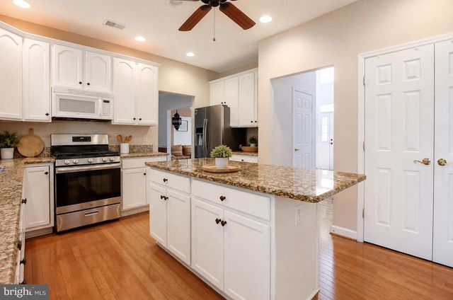 1 HICKORY SPRING CT, Gaithersburg, MD 20882