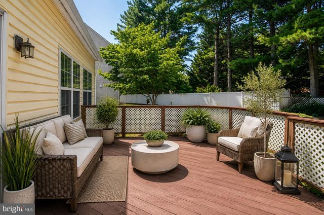 1 HICKORY SPRING CT, Gaithersburg, MD 20882