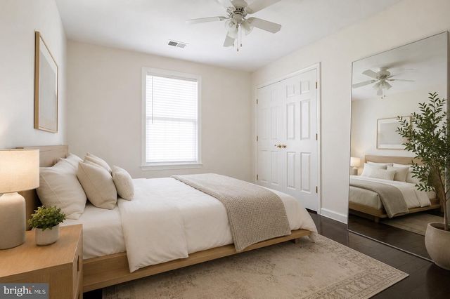 1 HICKORY SPRING CT, Gaithersburg, MD 20882