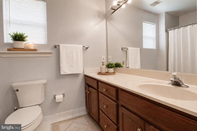 1 HICKORY SPRING CT, Gaithersburg, MD 20882