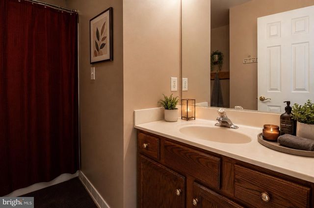 1 HICKORY SPRING CT, Gaithersburg, MD 20882
