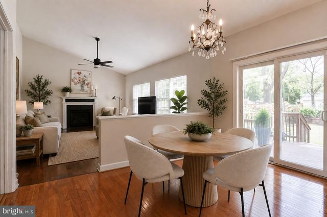 1 HICKORY SPRING CT, Gaithersburg, MD 20882