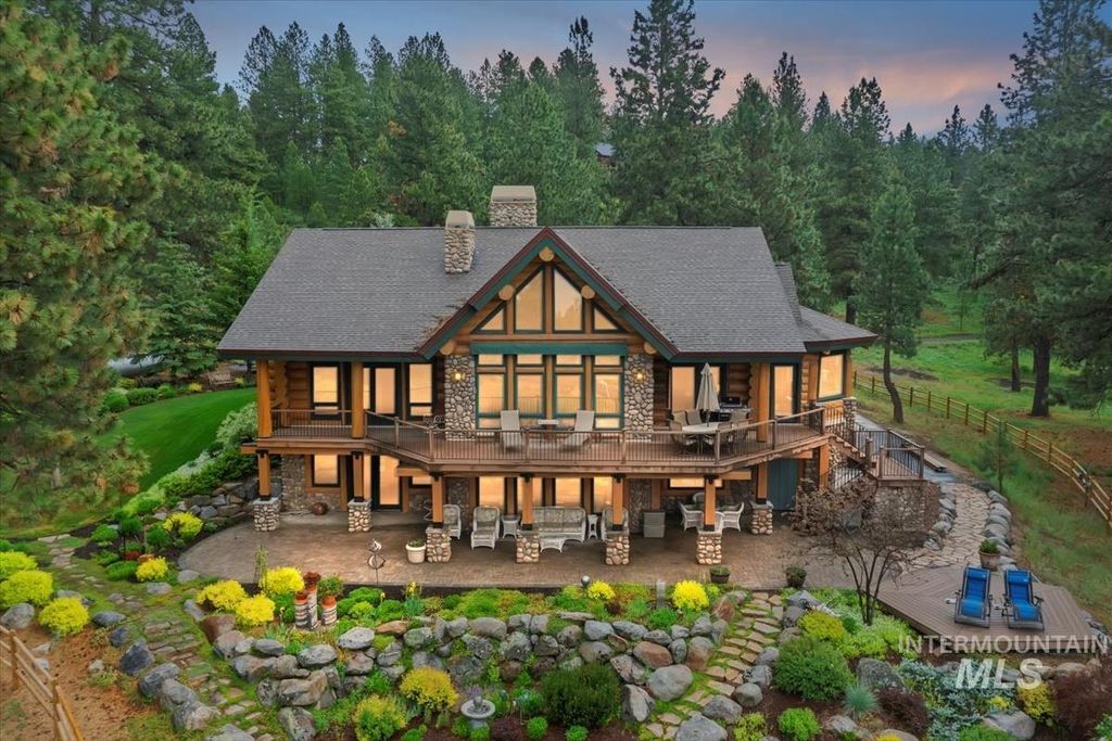 Image 1 of property listing at 1533 Pine Lakes Ranch Dr, Cascade, ID 83611