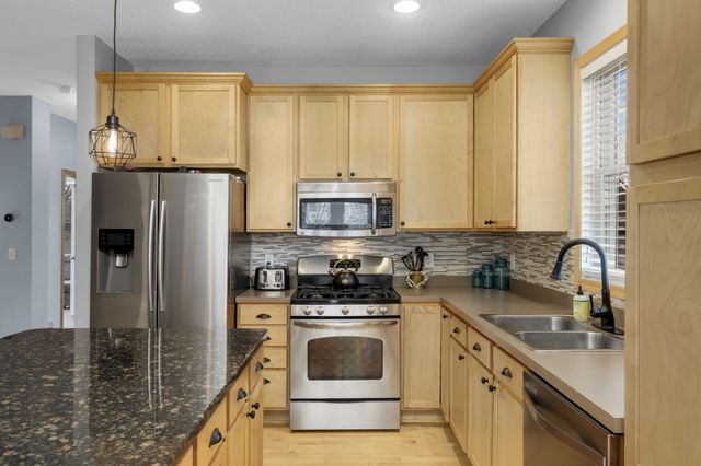 313 Periwinkle Place, Bayport, MN 55003