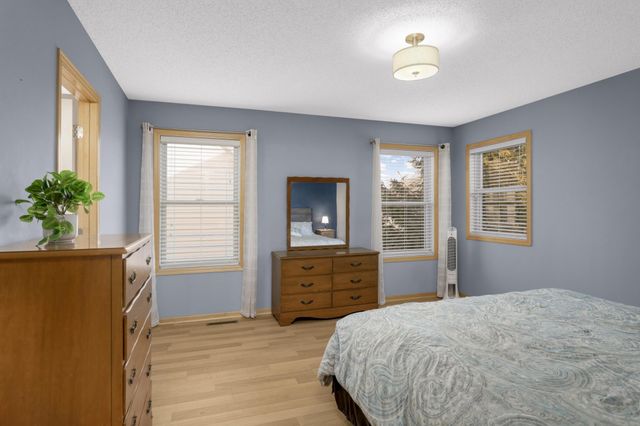 313 Periwinkle Place, Bayport, MN 55003