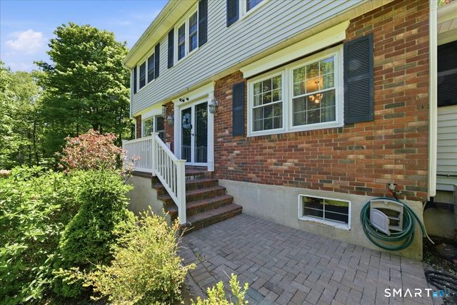 2 Judith Drive, Danbury, CT 06811