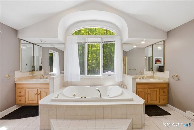 2 Judith Drive, Danbury, CT 06811
