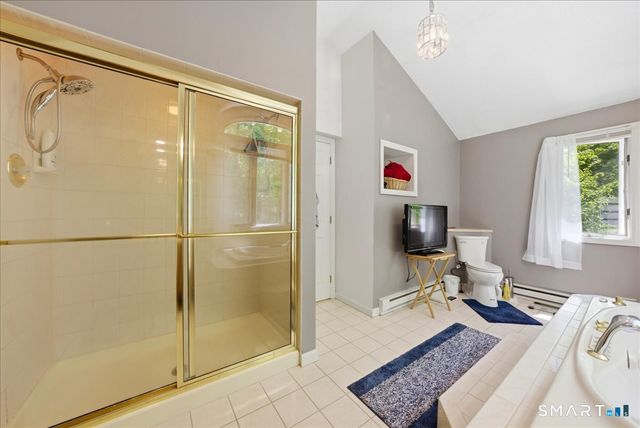 2 Judith Drive, Danbury, CT 06811