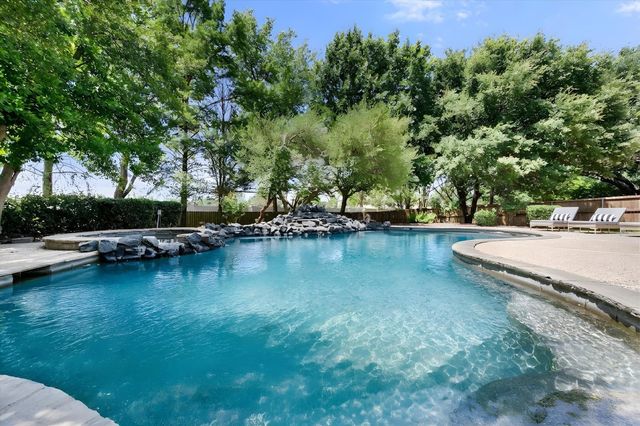 900 Ownby Lane, Southlake, TX 76092
