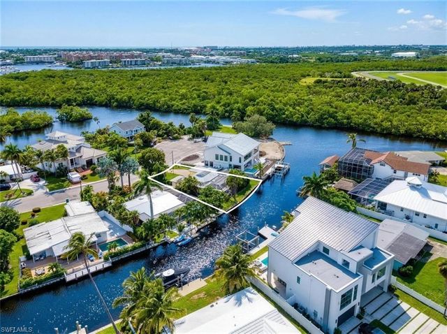 1765 Harbor LN, Naples, FL 34104