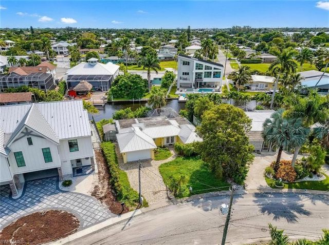 1765 Harbor LN, Naples, FL 34104