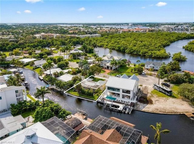 1765 Harbor LN, Naples, FL 34104