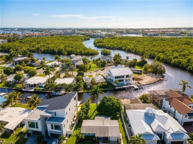 1765 Harbor LN, Naples, FL 34104