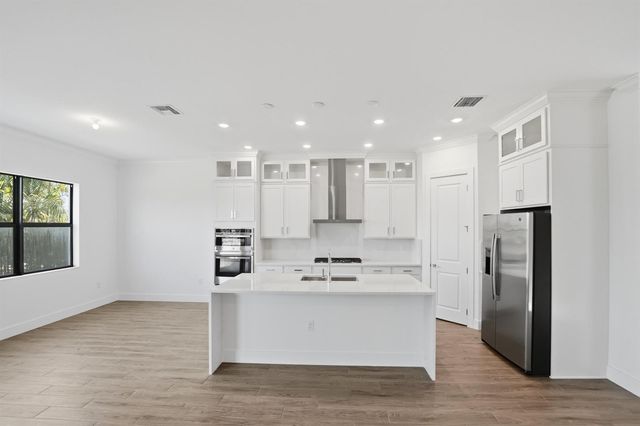 1012 Raleigh Way, Wellington, FL 33414