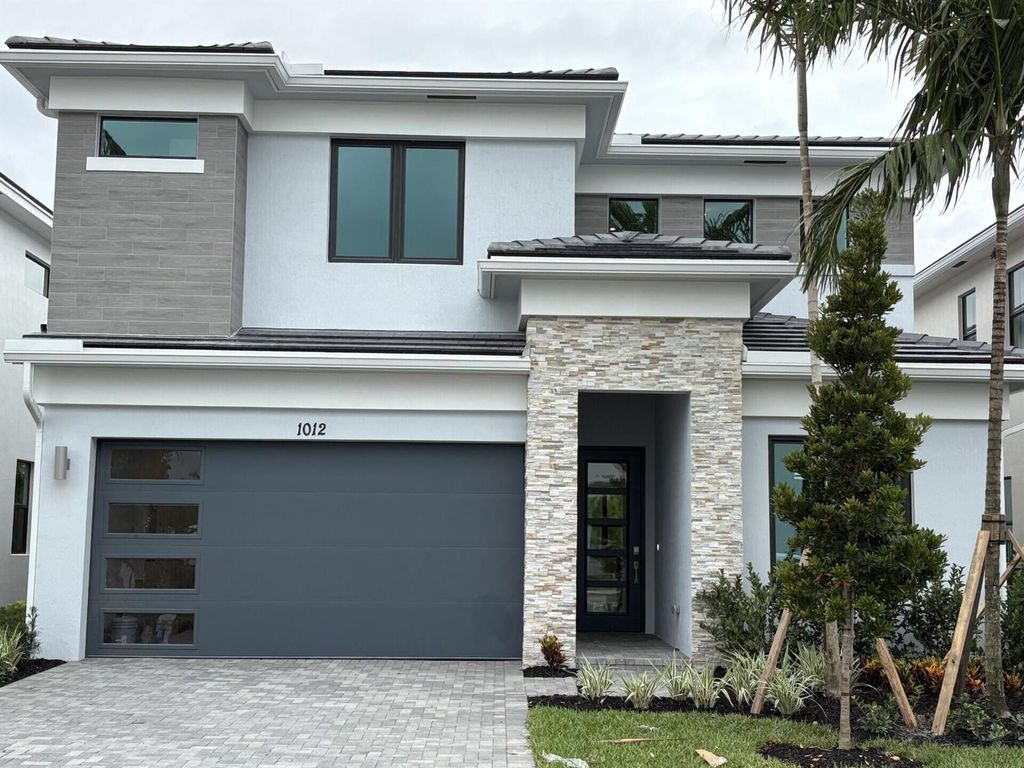 1012 Raleigh Way, Wellington, FL 33414