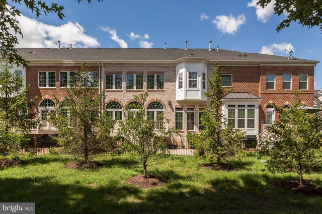 3883 BILLBERRY DR, Fairfax, VA 22033