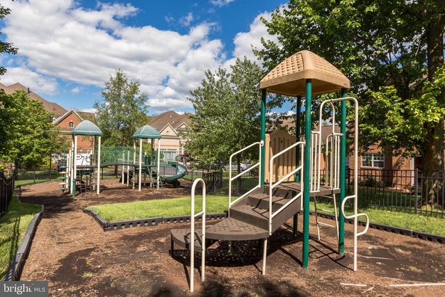 3883 BILLBERRY DR, Fairfax, VA 22033