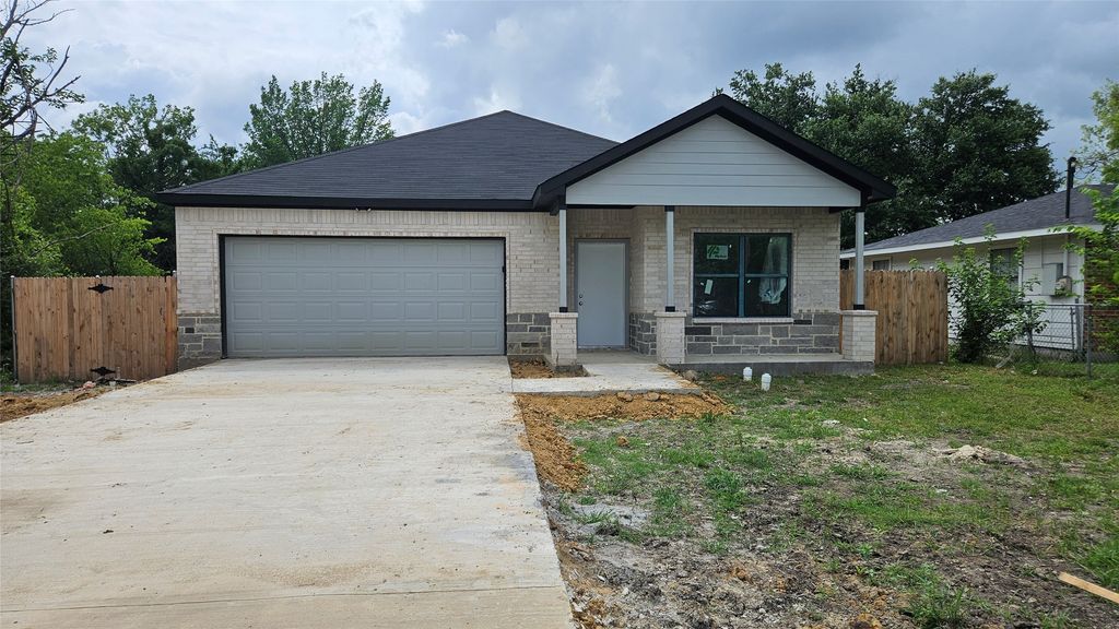 804 S Catherine Street, Terrell, TX 75160