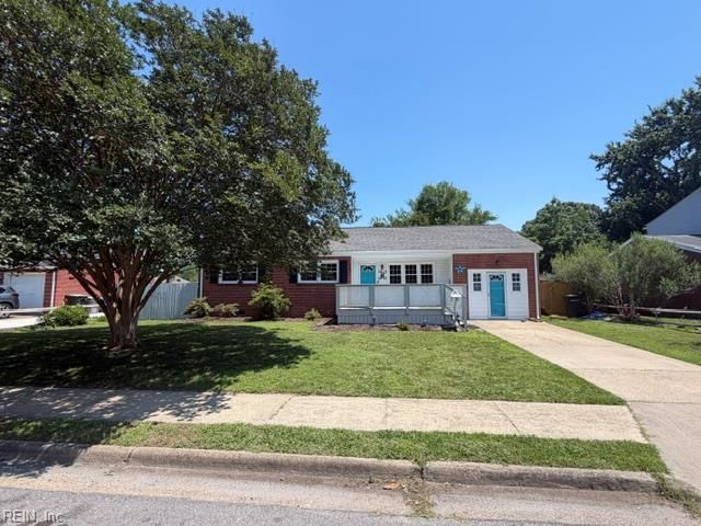 30 Holiday DR, Hampton, VA 23669