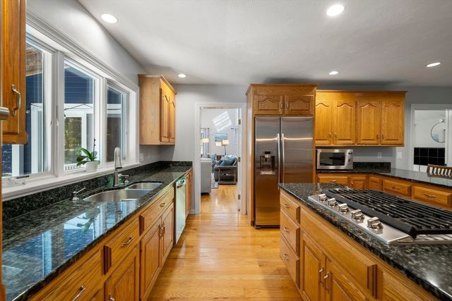 12 Dutton Park, Walpole, MA 02081