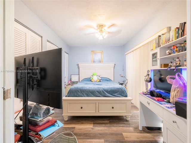 370 Fairway Cir 13, Weston, FL 33326