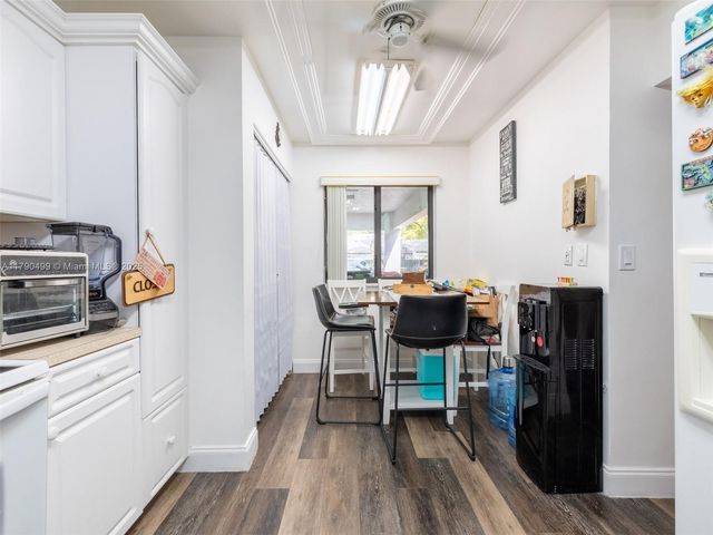 370 Fairway Cir 13, Weston, FL 33326