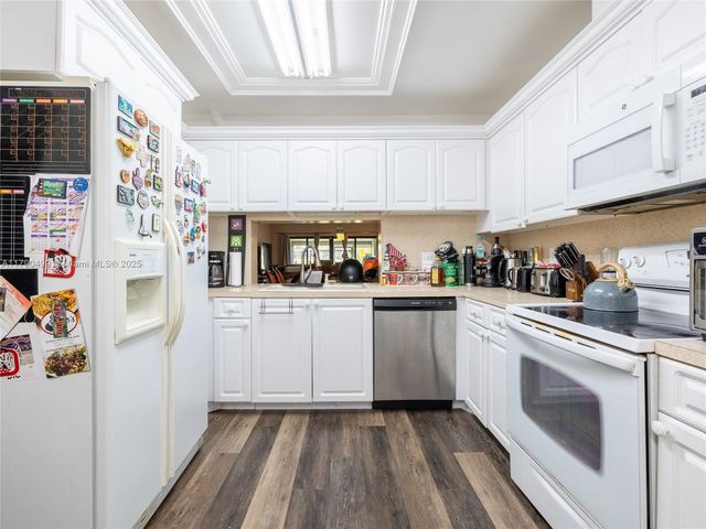 370 Fairway Cir 13, Weston, FL 33326
