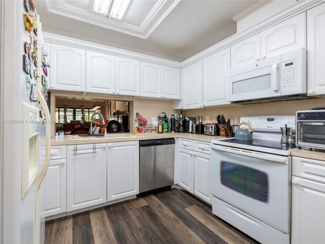 370 Fairway Cir 13, Weston, FL 33326