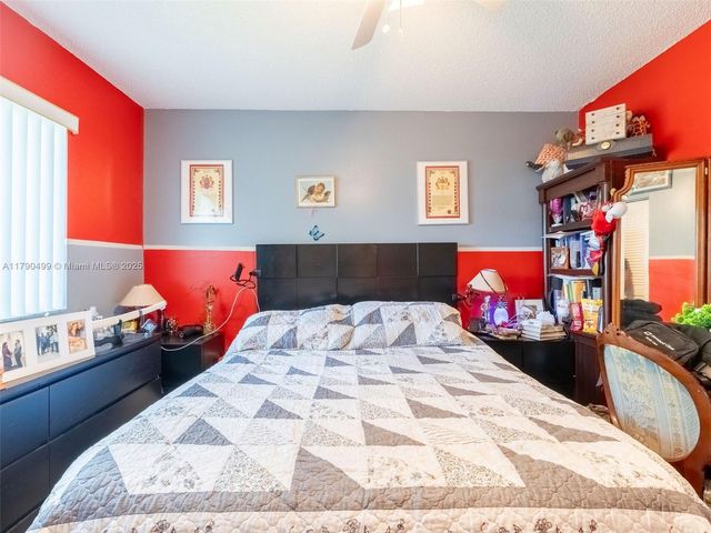 370 Fairway Cir 13, Weston, FL 33326