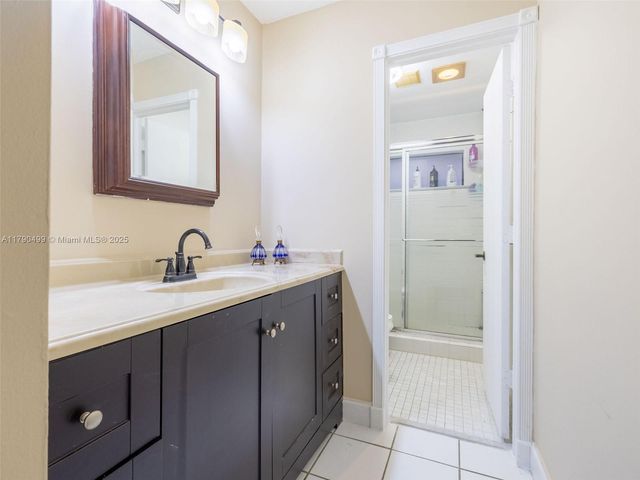 370 Fairway Cir 13, Weston, FL 33326