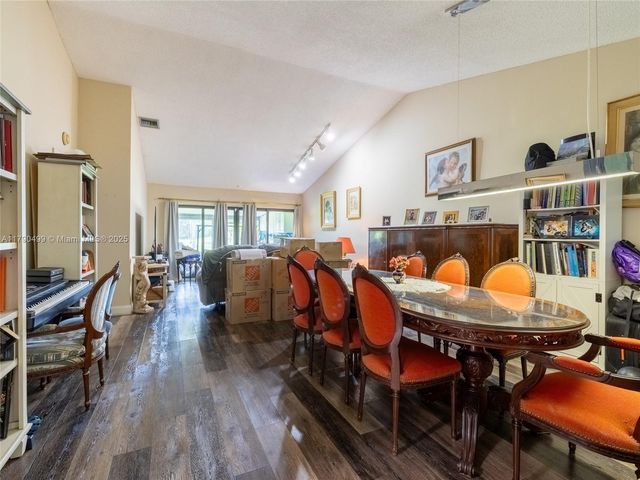 370 Fairway Cir 13, Weston, FL 33326