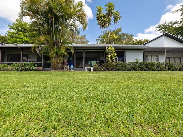 370 Fairway Cir 13, Weston, FL 33326