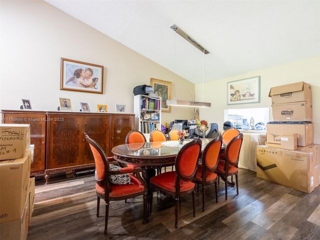 370 Fairway Cir 13, Weston, FL 33326
