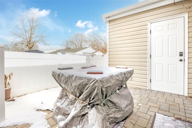 203 Cabot Court S, Saint James, NY 11780