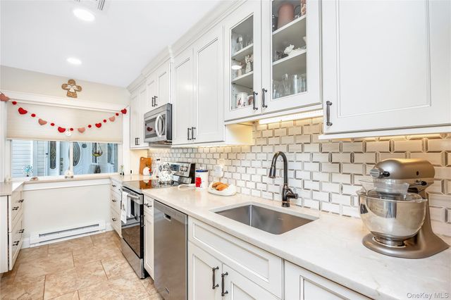 203 Cabot Court S, Saint James, NY 11780