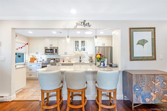 203 Cabot Court S, Saint James, NY 11780