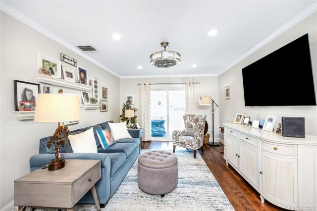 203 Cabot Court S, Saint James, NY 11780