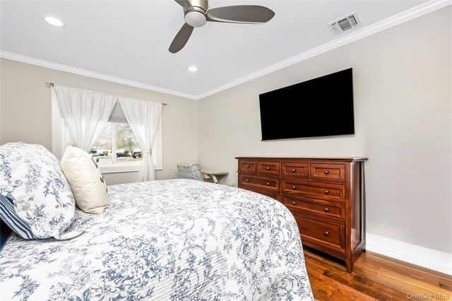 203 Cabot Court S, Saint James, NY 11780