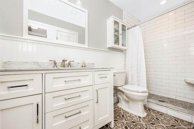 203 Cabot Court S, Saint James, NY 11780