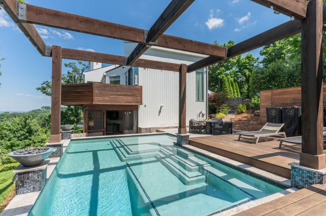1819 Laurel Ridge Dr, Nashville, TN 37215