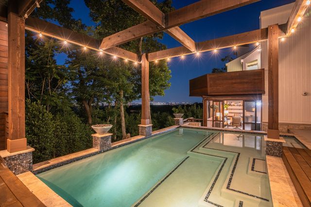 1819 Laurel Ridge Dr, Nashville, TN 37215