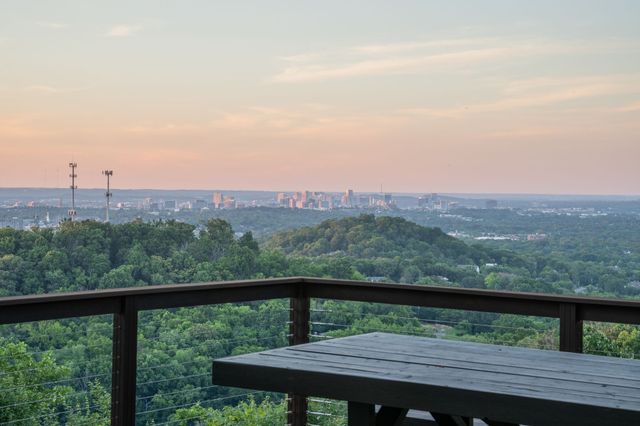 1819 Laurel Ridge Dr, Nashville, TN 37215