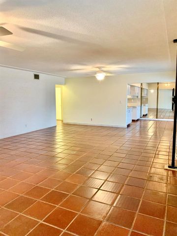 2735 NE 28 Court, Lighthouse Point, FL 33064