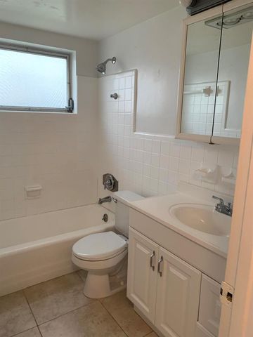 2735 NE 28 Court, Lighthouse Point, FL 33064