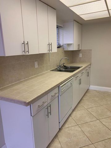 2735 NE 28 Court, Lighthouse Point, FL 33064
