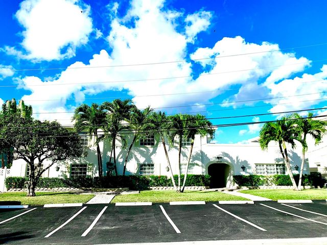2735 NE 28 Court, Lighthouse Point, FL 33064