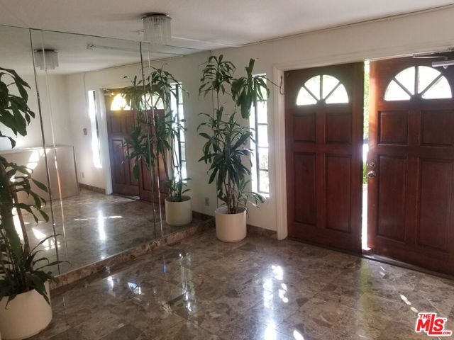 10620 EASTBORNE Avenue 302, Los Angeles, CA 90024