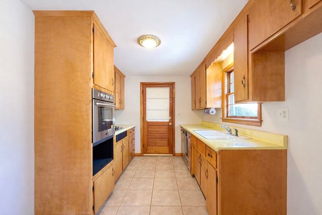 24 Evelyn Lane, Braintree, MA 02184