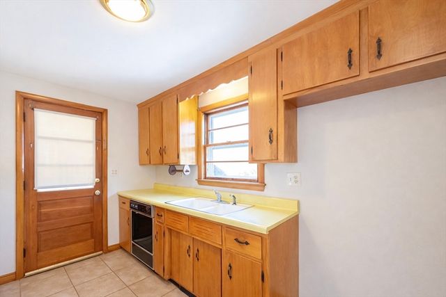 24 Evelyn Lane, Braintree, MA 02184