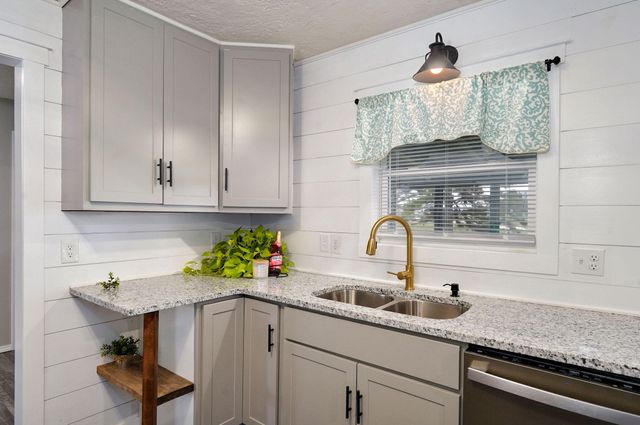 304 Summit Street, Cabool, MO 65689